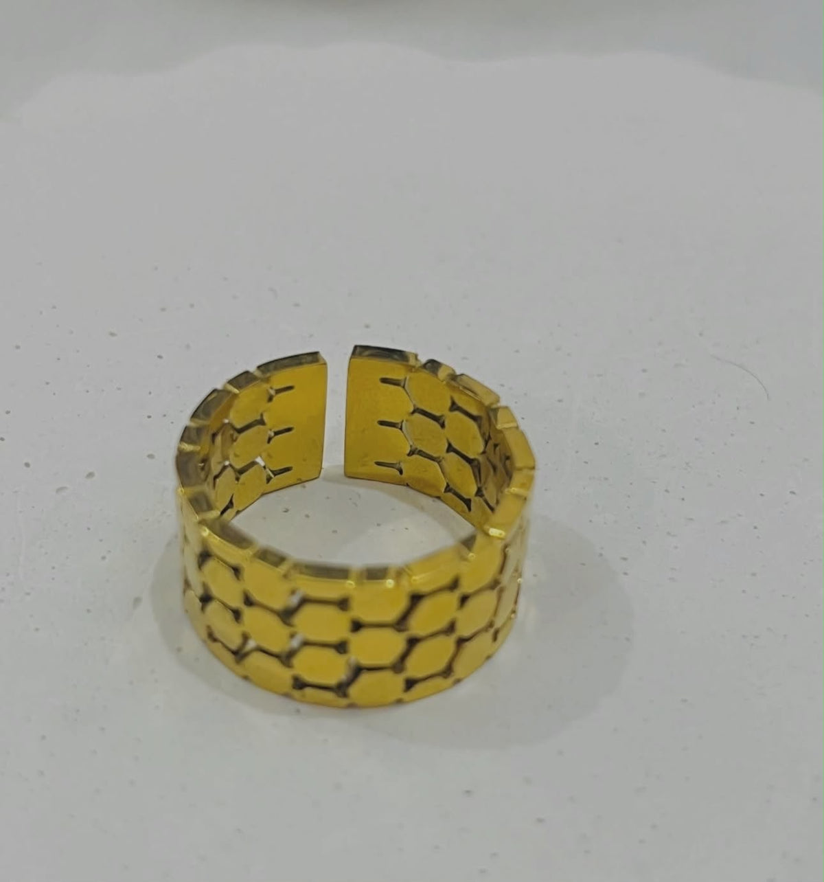 Honeycomb ring