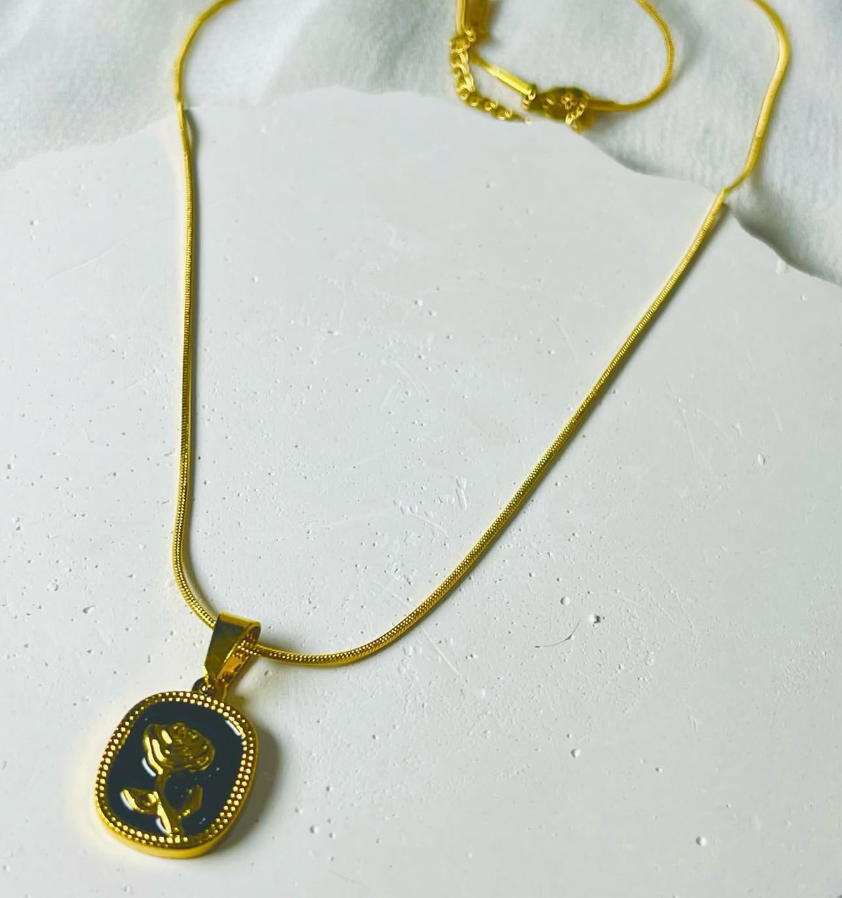 Black rose necklace