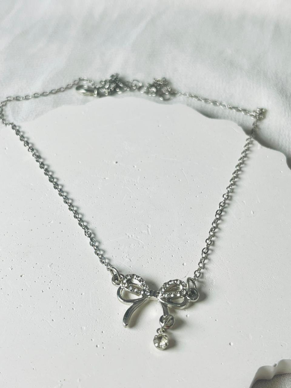 Bow Necklace
