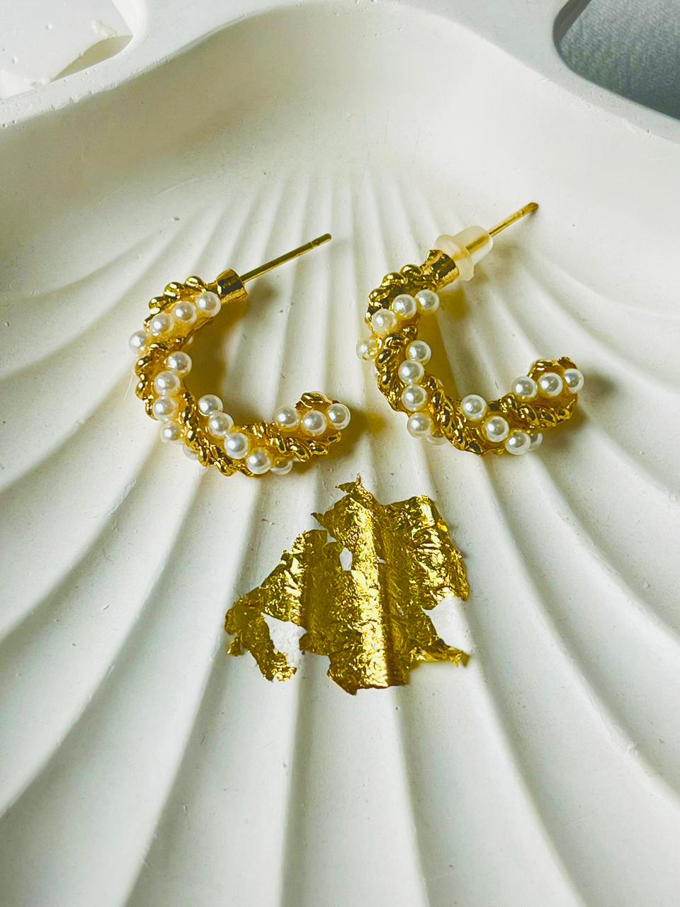 White Hoop Pearl Earing