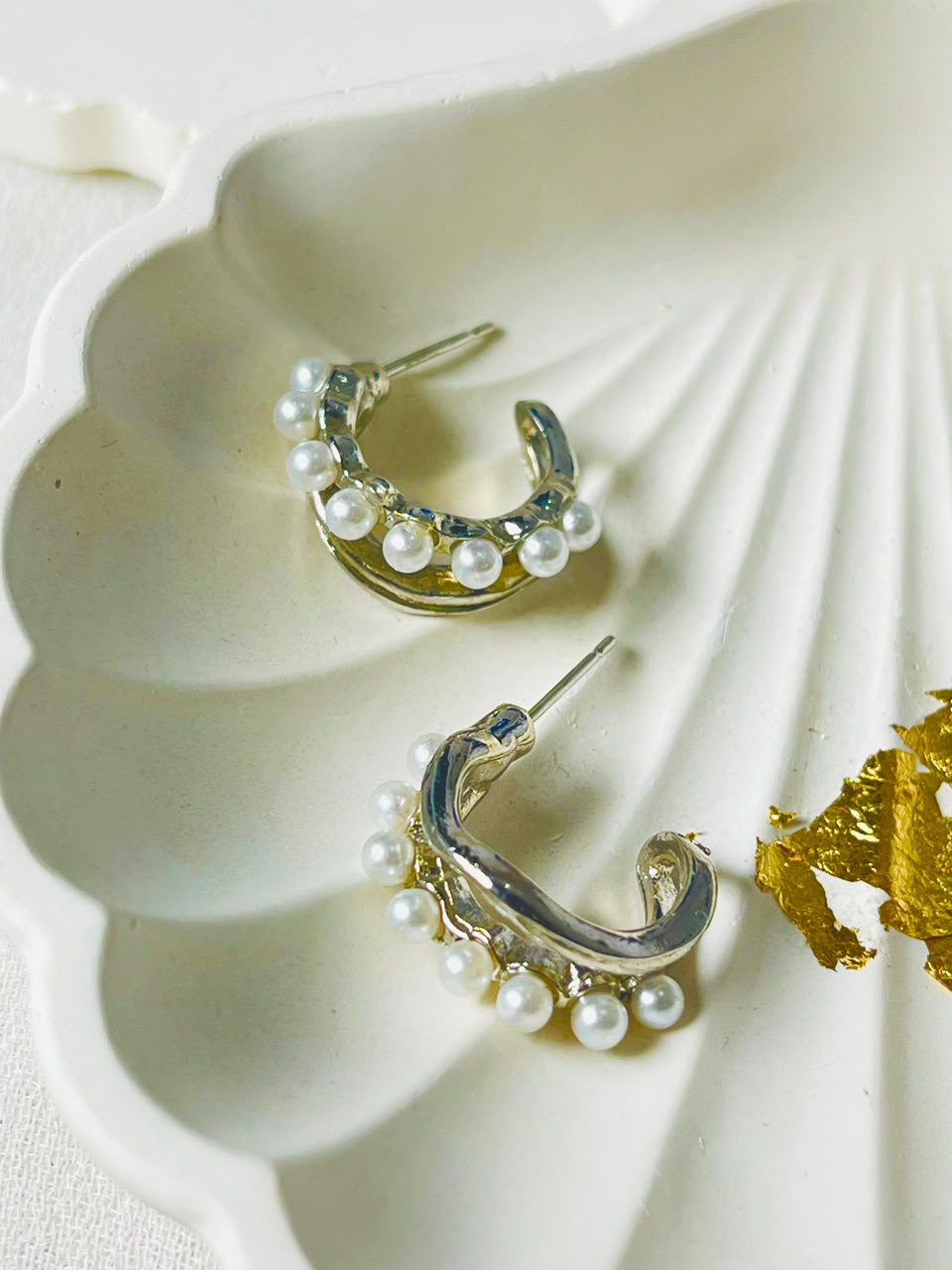 Silver studs with pearl