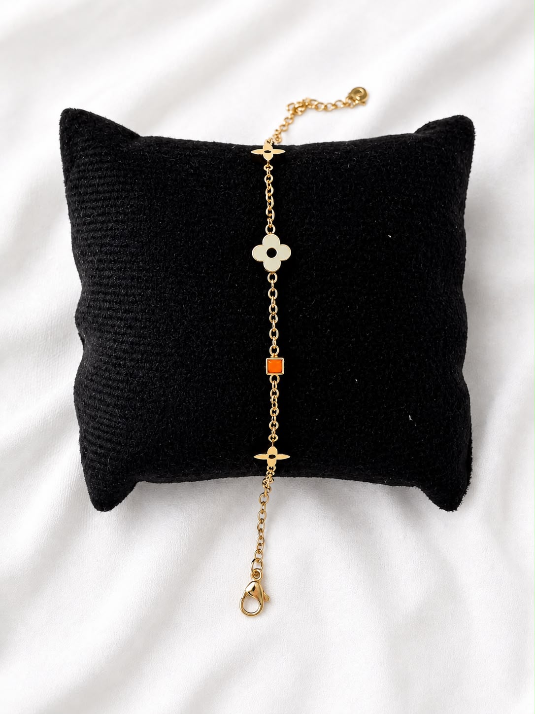 Gold-plated clover bracelet