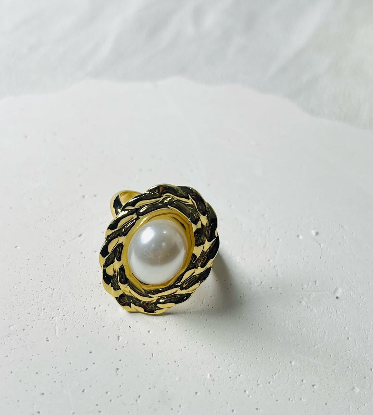 gold plated ring lustrous pearl